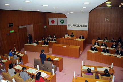 （写真）傍聴�から撮影したこども�会の模様