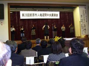 （写真）筑紫女学園大学手話サークルのみなさんによる手話ソング