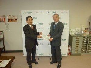 松本嶺男市長に要望書提出(1月6日) 松本嶺男市長に要望書提出(1月6日)