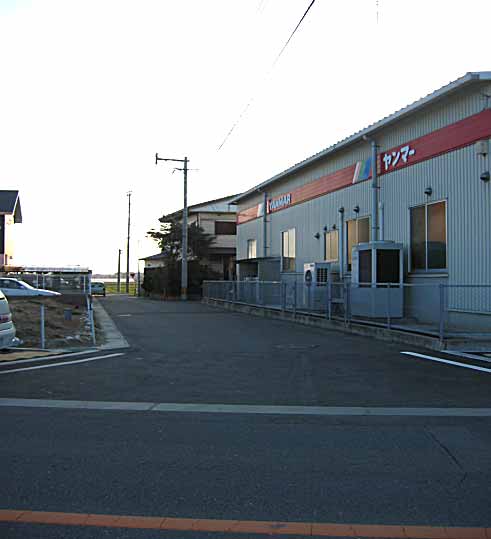 認定後きれいに舗装された市道