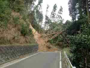 広域基幹林道の土砂崩壊現場
