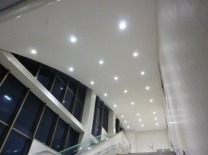 ＬＥＤ照明に変わり明るくなった自由通路