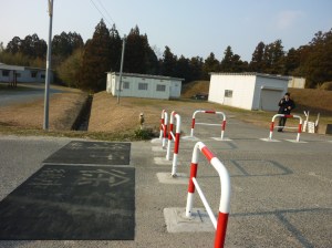 曽根体育館入口に設置されたゲート