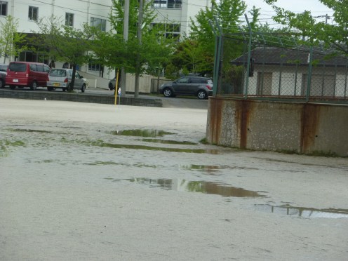 前原南小プール付近のぬかるみ