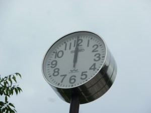 止まったままの電波時計（平成２５年６月１８日撮影）