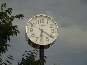 正確な時を刻んでいる時計（平成２５年８月４日撮影）