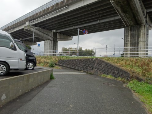 カーブミラーの設置要望が出された危険な曲がり角