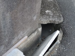 市道横の危険ね側溝（篠原東三丁目１４番）