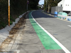 通学路安全確保と車両への原則を喚起する西伏流池西側に新設されたグリーンベルト