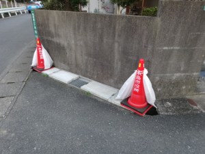 暫定安全対策中の側溝