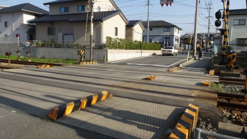 朝夕渋滞となるなる浦志踏切